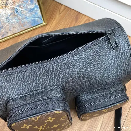 First bag LOUIS VUITTON BAG MESSEANGER 0705